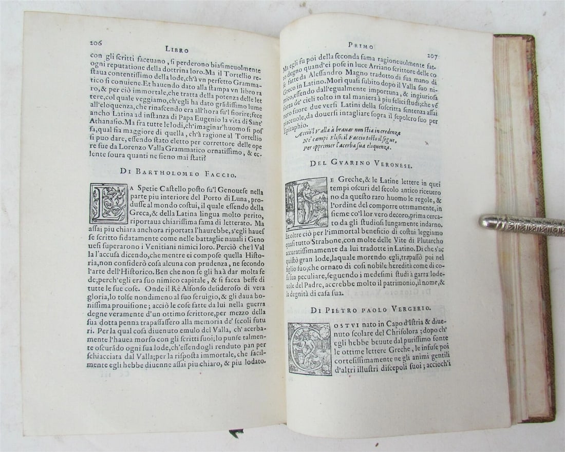 1552 Inscriptions placed under the True Images of the Famous Men antique book - 9