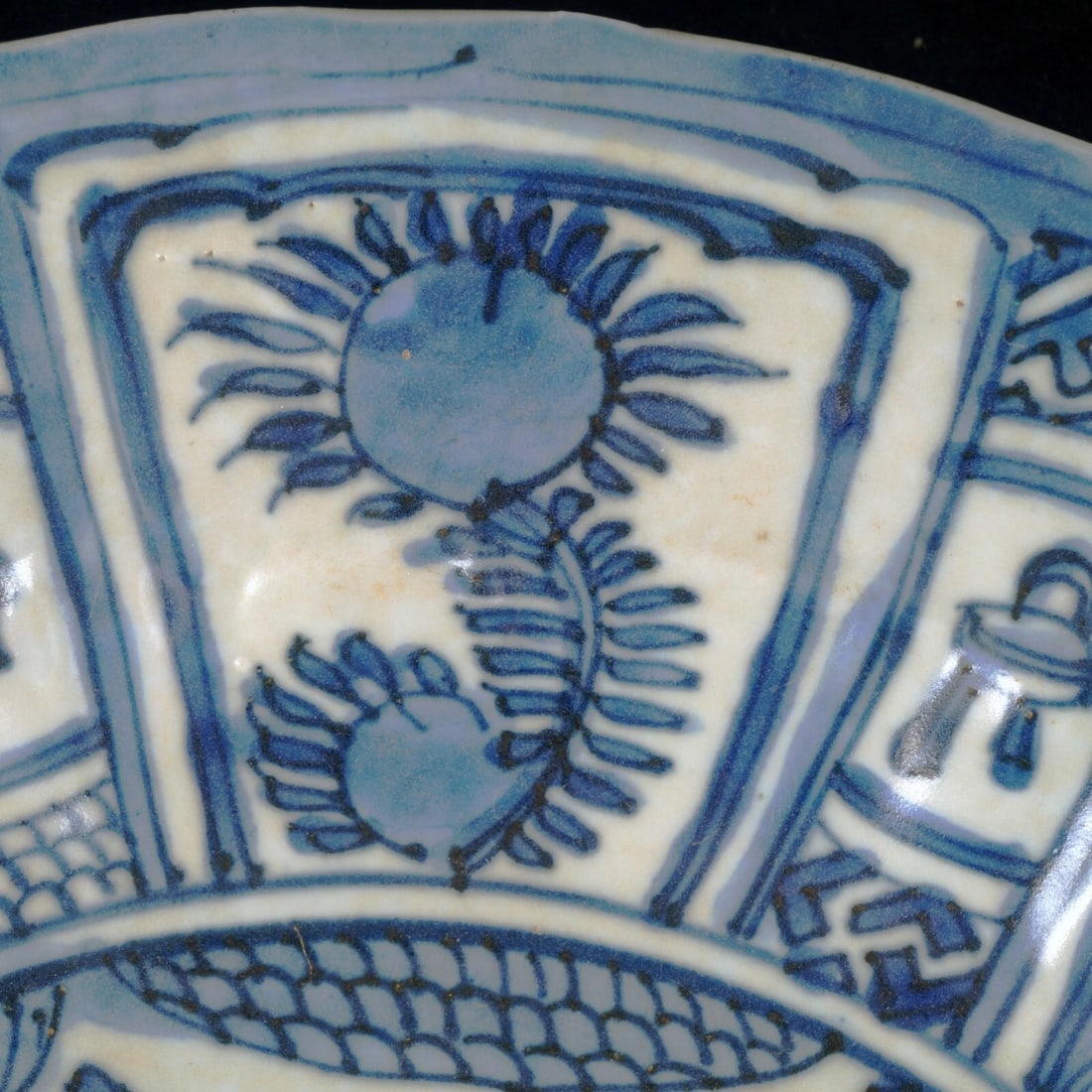 Chinese Ming Wanli Kraak Charger 16th C - 10