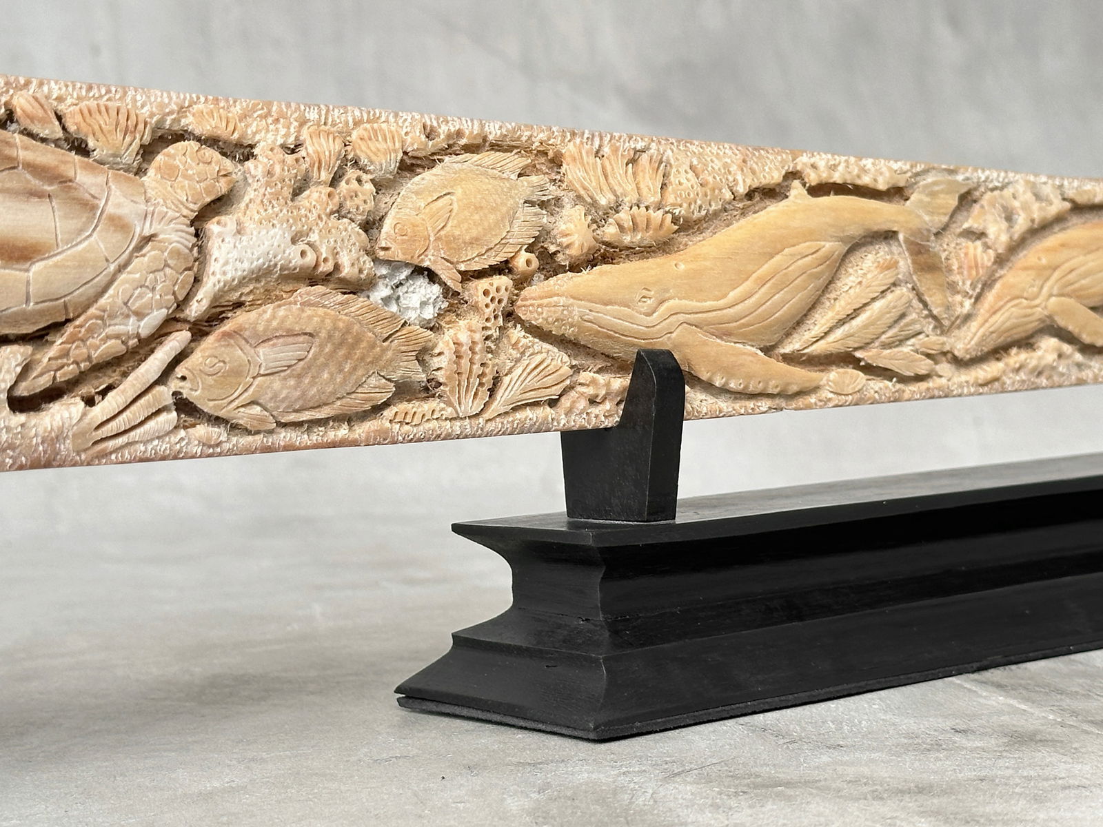 Wonderful engraved Swordfish rostrum - Marine motif - 3