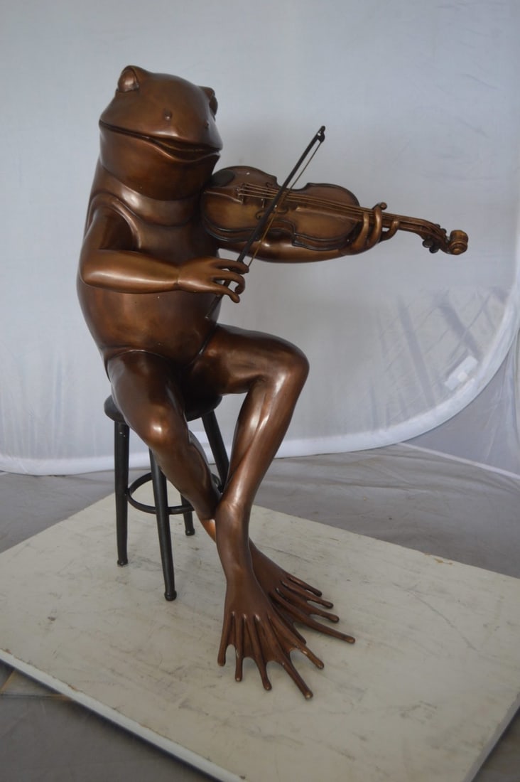 Human-Size Bronze Frog Playing Violin Statue – Whimsical Animal Musician Sculpture on Chair, - 12