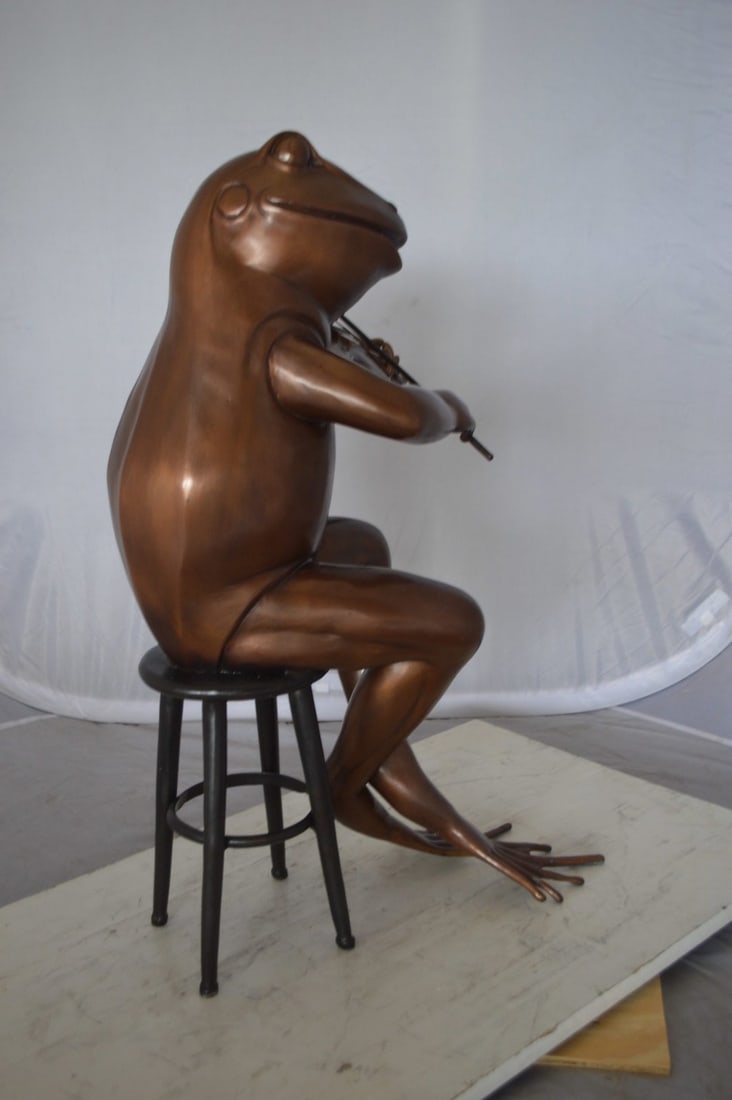 Human-Size Bronze Frog Playing Violin Statue – Whimsical Animal Musician Sculpture on Chair, - 6