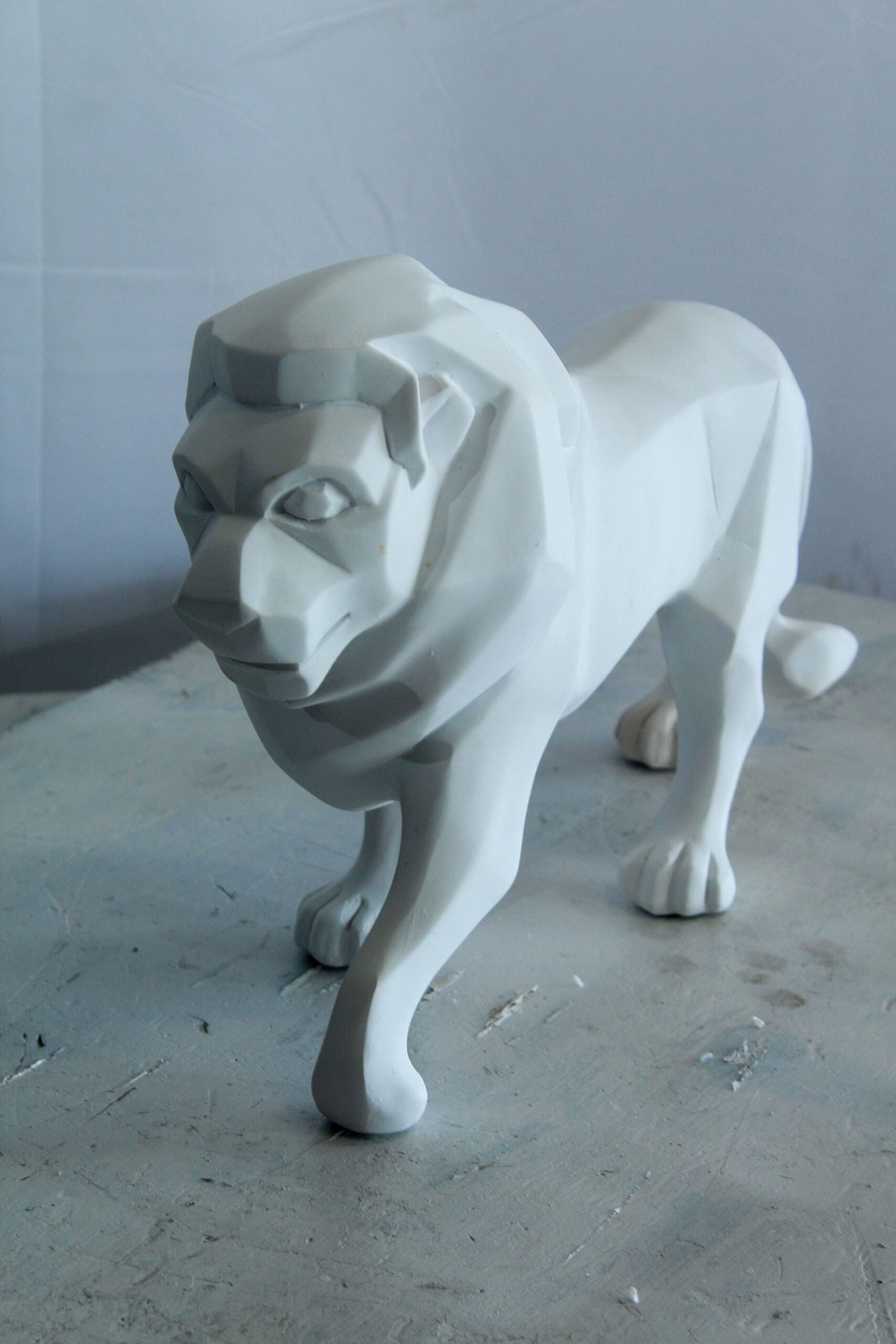 Modern Resin Lion Statue – Geometric Indoor/Outdoor Sculpture, Matte White Polygon Design, - 12