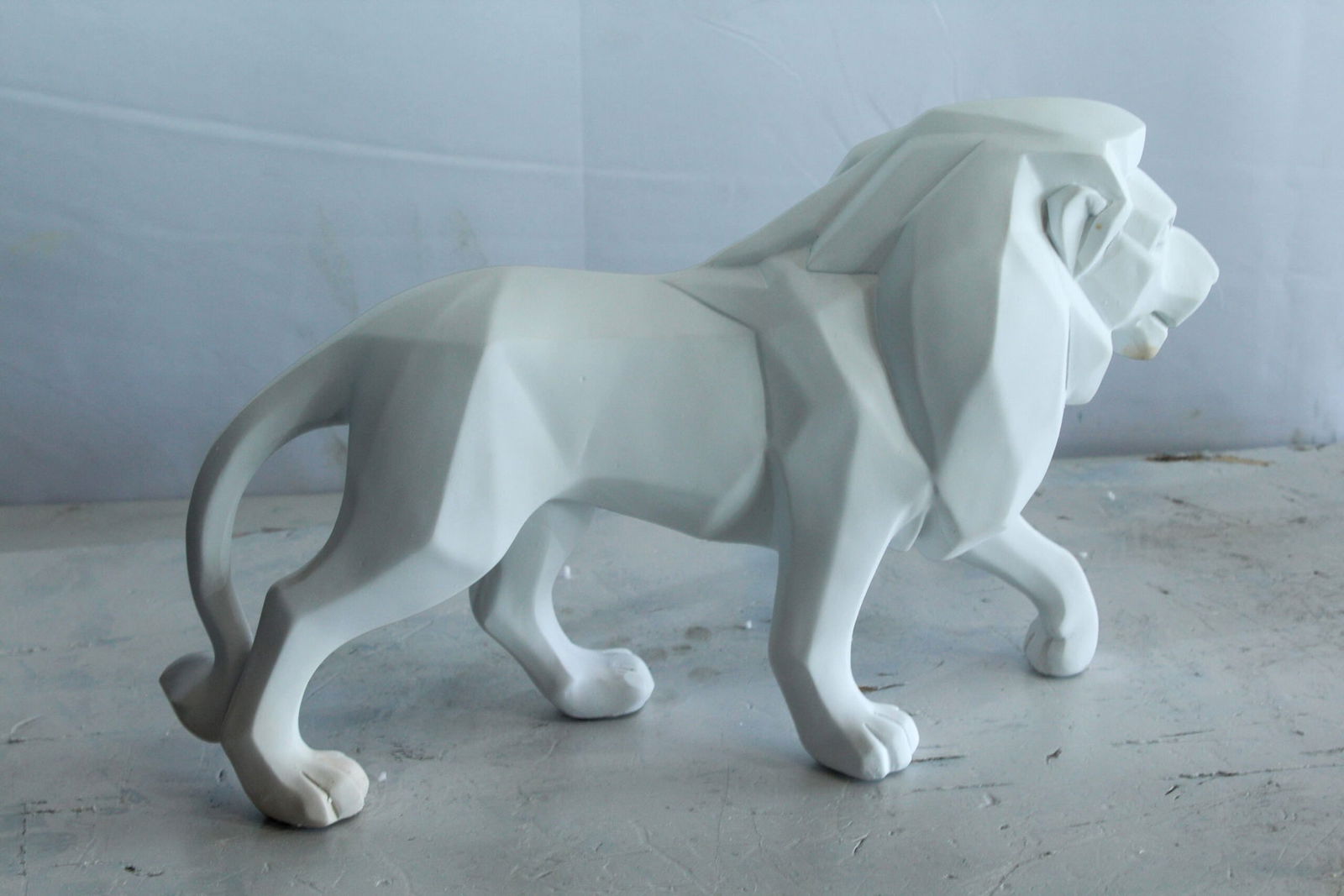 Modern Resin Lion Statue – Geometric Indoor/Outdoor Sculpture, Matte White Polygon Design, - 5