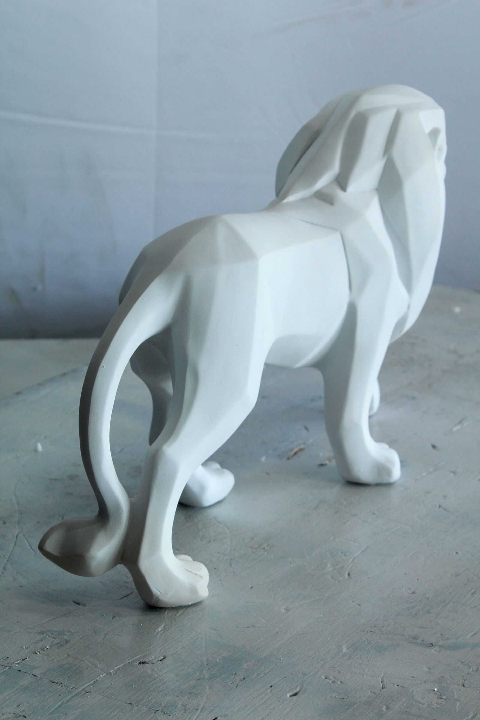 Modern Resin Lion Statue – Geometric Indoor/Outdoor Sculpture, Matte White Polygon Design, - 6