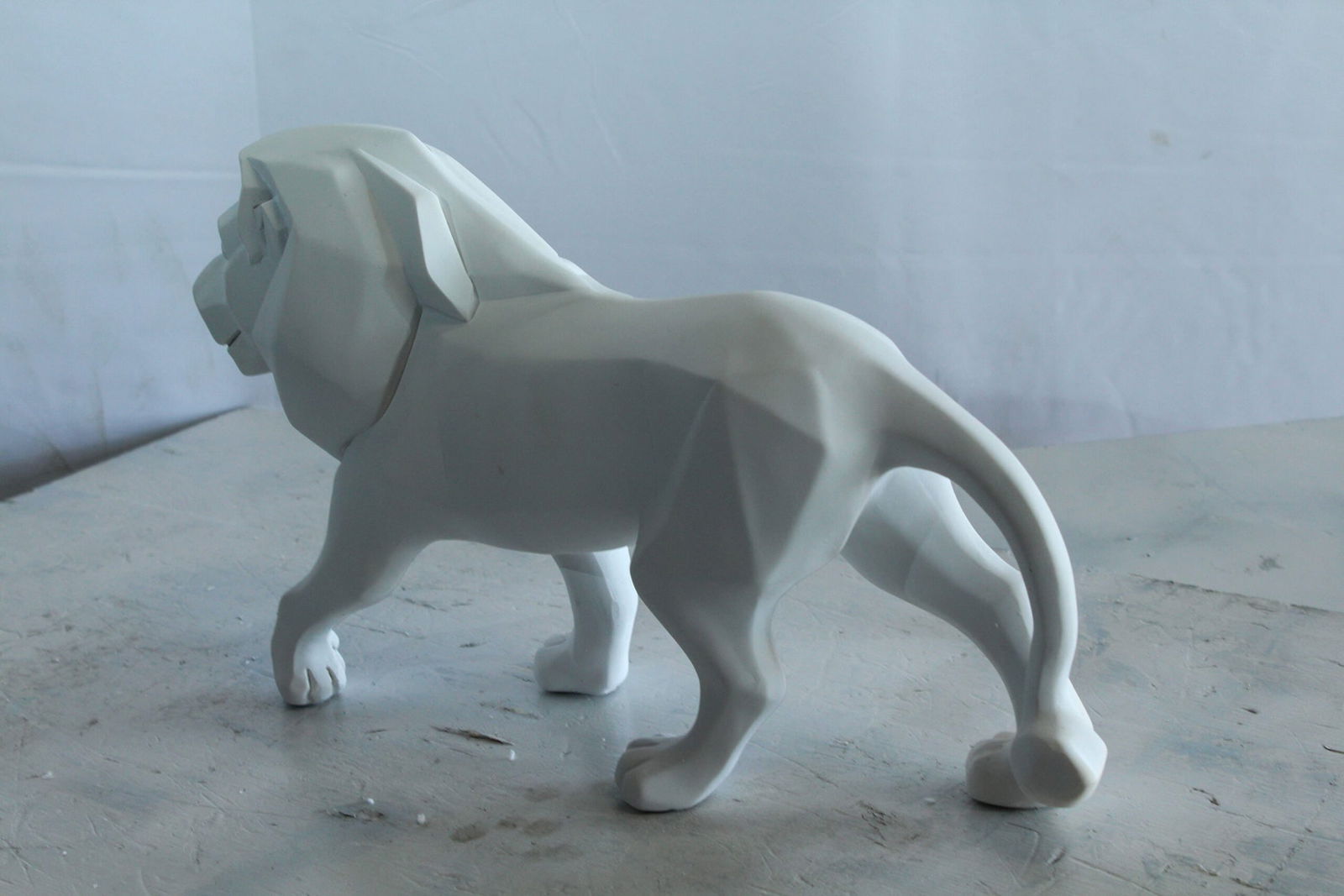 Modern Resin Lion Statue – Geometric Indoor/Outdoor Sculpture, Matte White Polygon Design, - 8