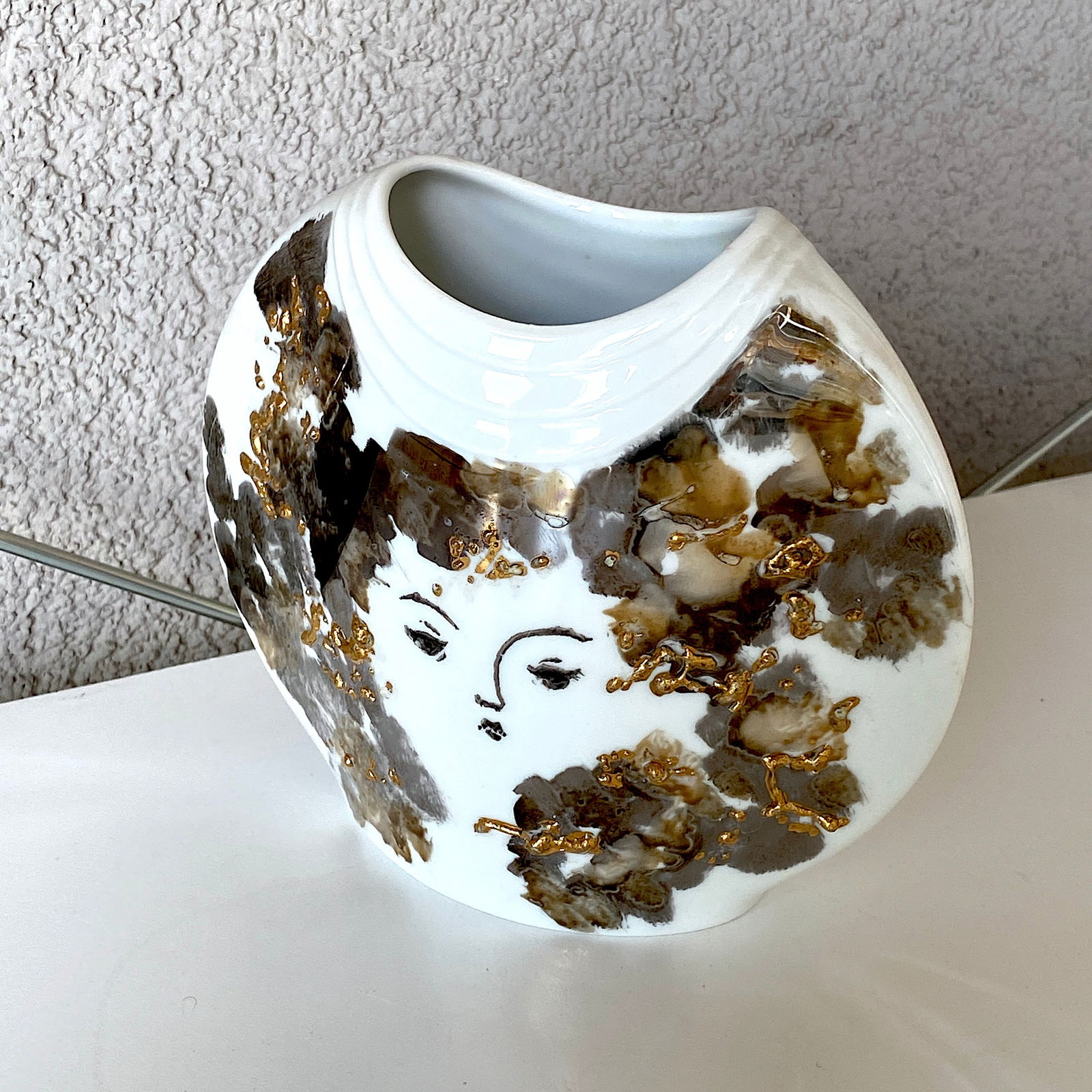 Handpainted porcelain vase - 2