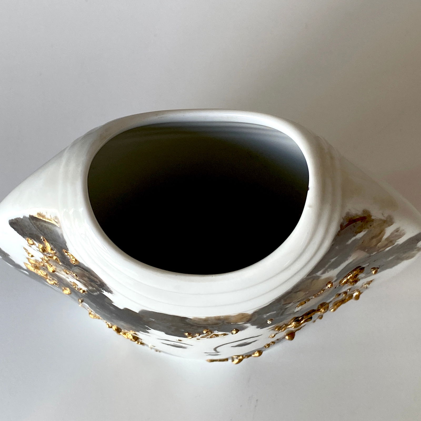 Handpainted porcelain vase - 6