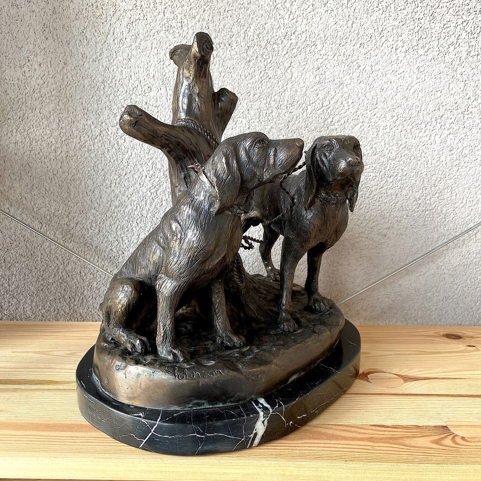 Hunting dogs sculpture by Grace Johnson - 2