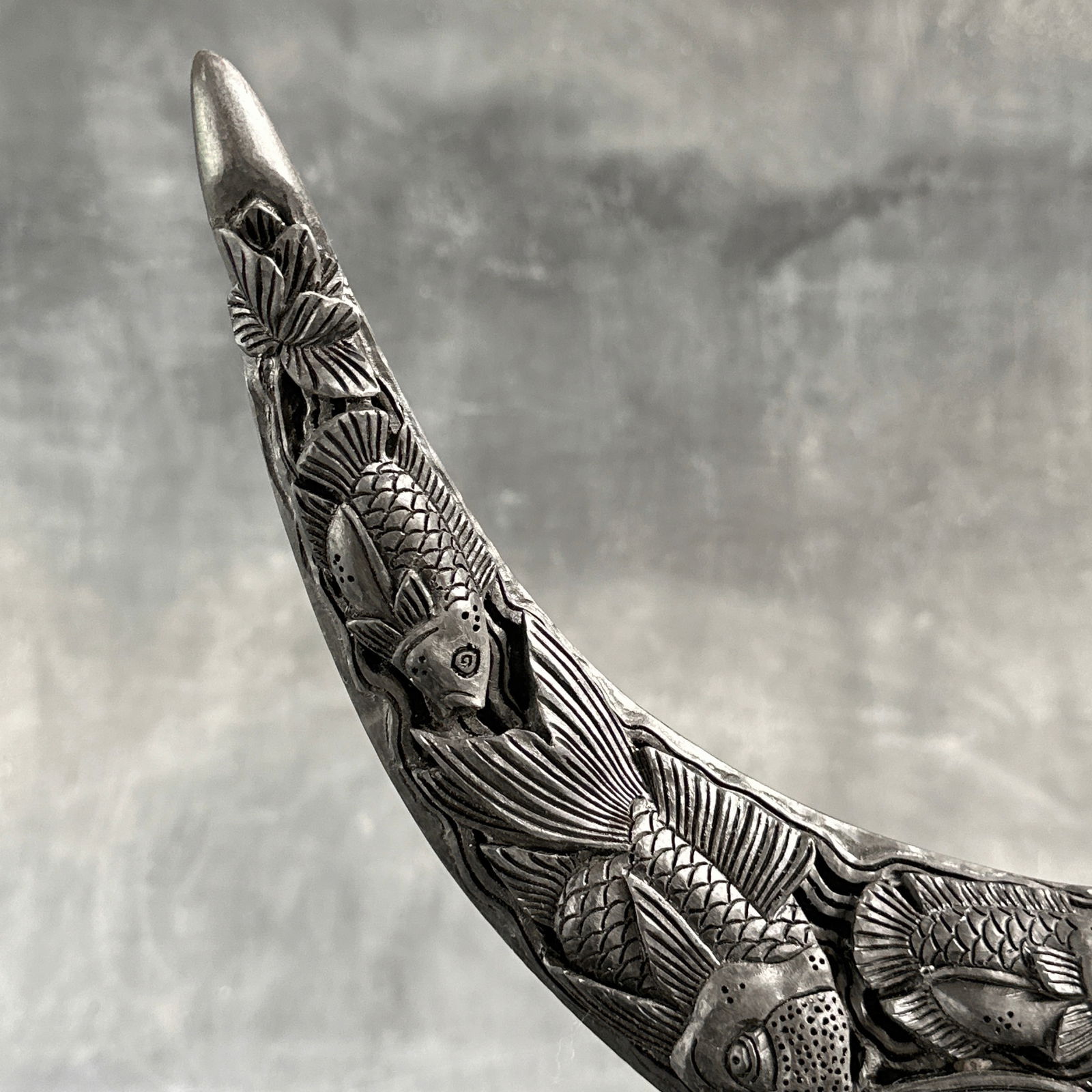 Finely Engraved large horn of a water buffalo - Japanese koi motif - 5