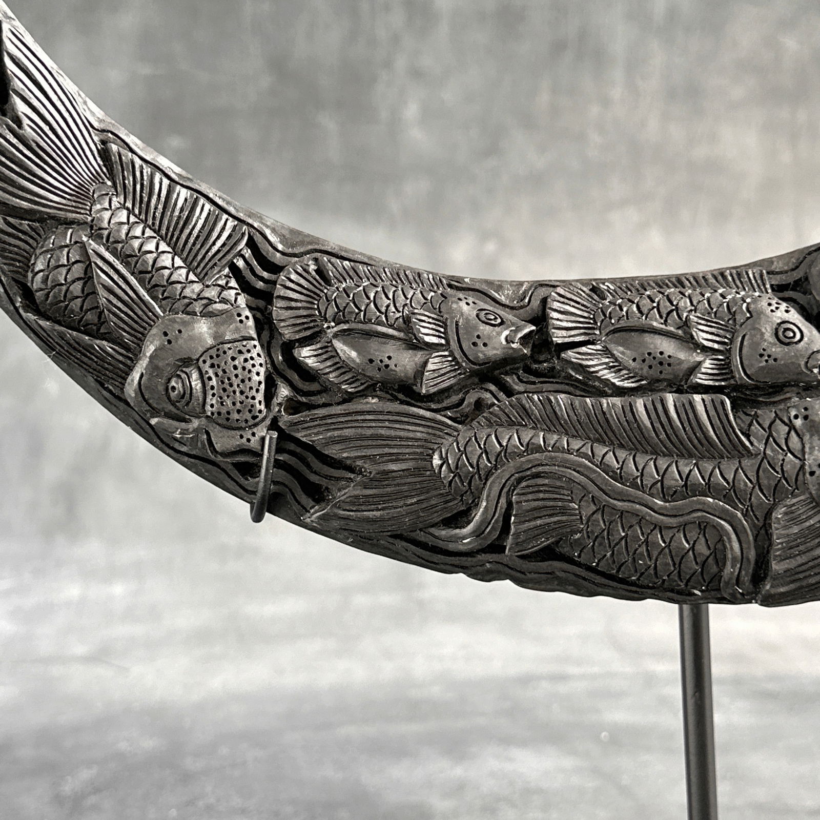 Finely Engraved large horn of a water buffalo - Japanese koi motif - 6
