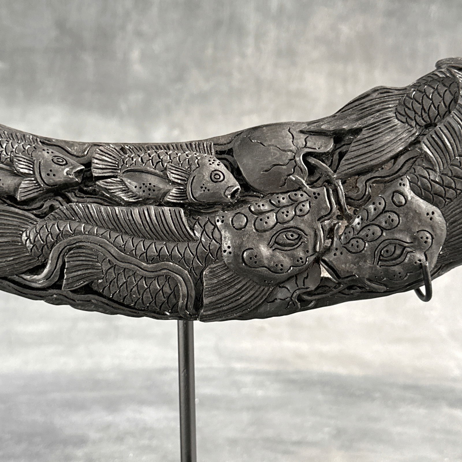 Finely Engraved large horn of a water buffalo - Japanese koi motif - 7