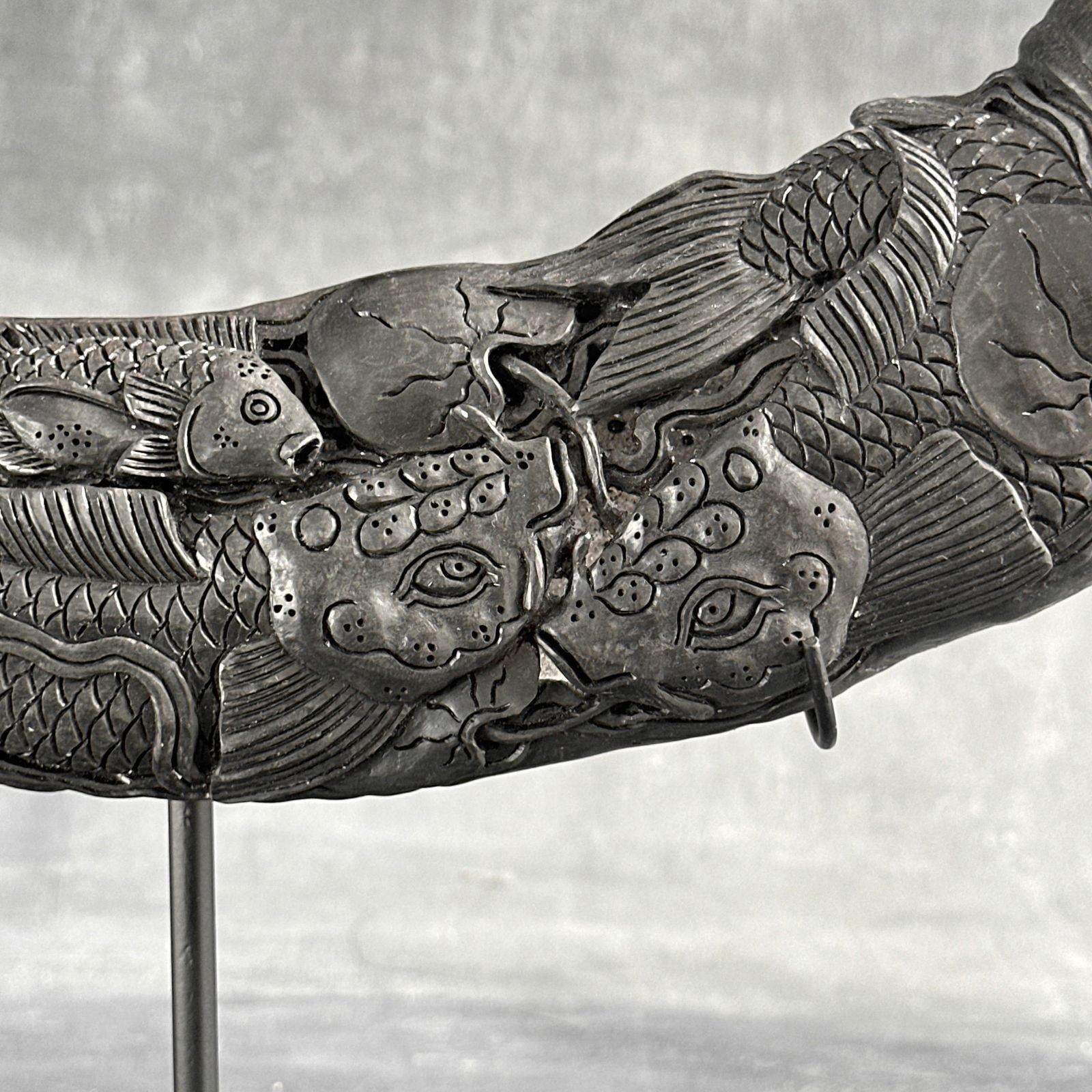Finely Engraved large horn of a water buffalo - Japanese koi motif - 8