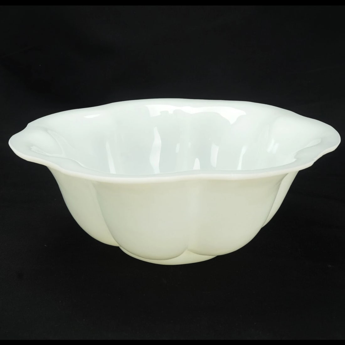 Chinese Peking Glass Fluted Bowl Republic Era - 4