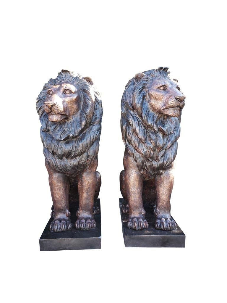Pair of Life-size lions bronze statues - Size: 17"L x 35"W x 47"H. (1 of 10)