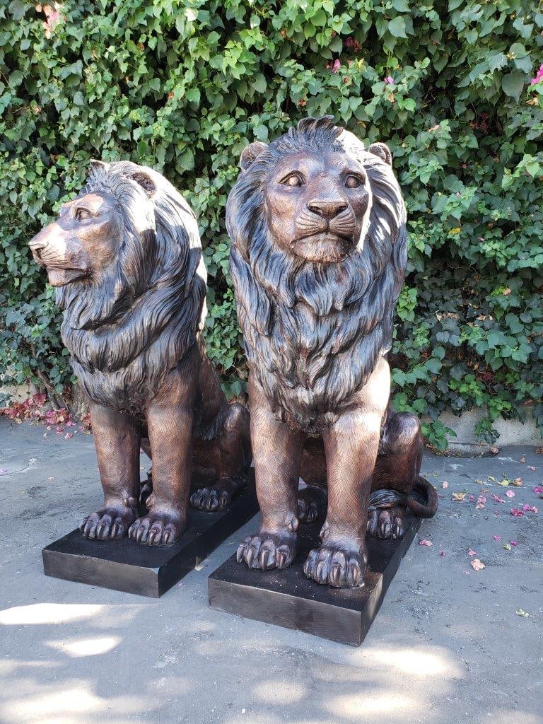 Pair of Life-size lions bronze statues - Size: 17"L x 35"W x 47"H. - 5
