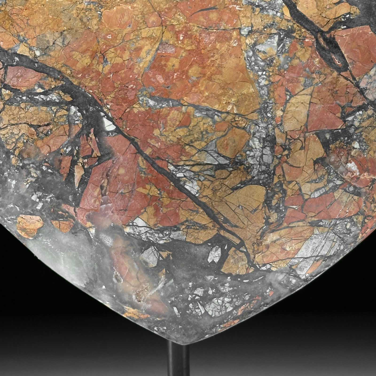 Stunning set of a crystalized Maligano Jasper heart and a calcite cube cluster with stands - 4