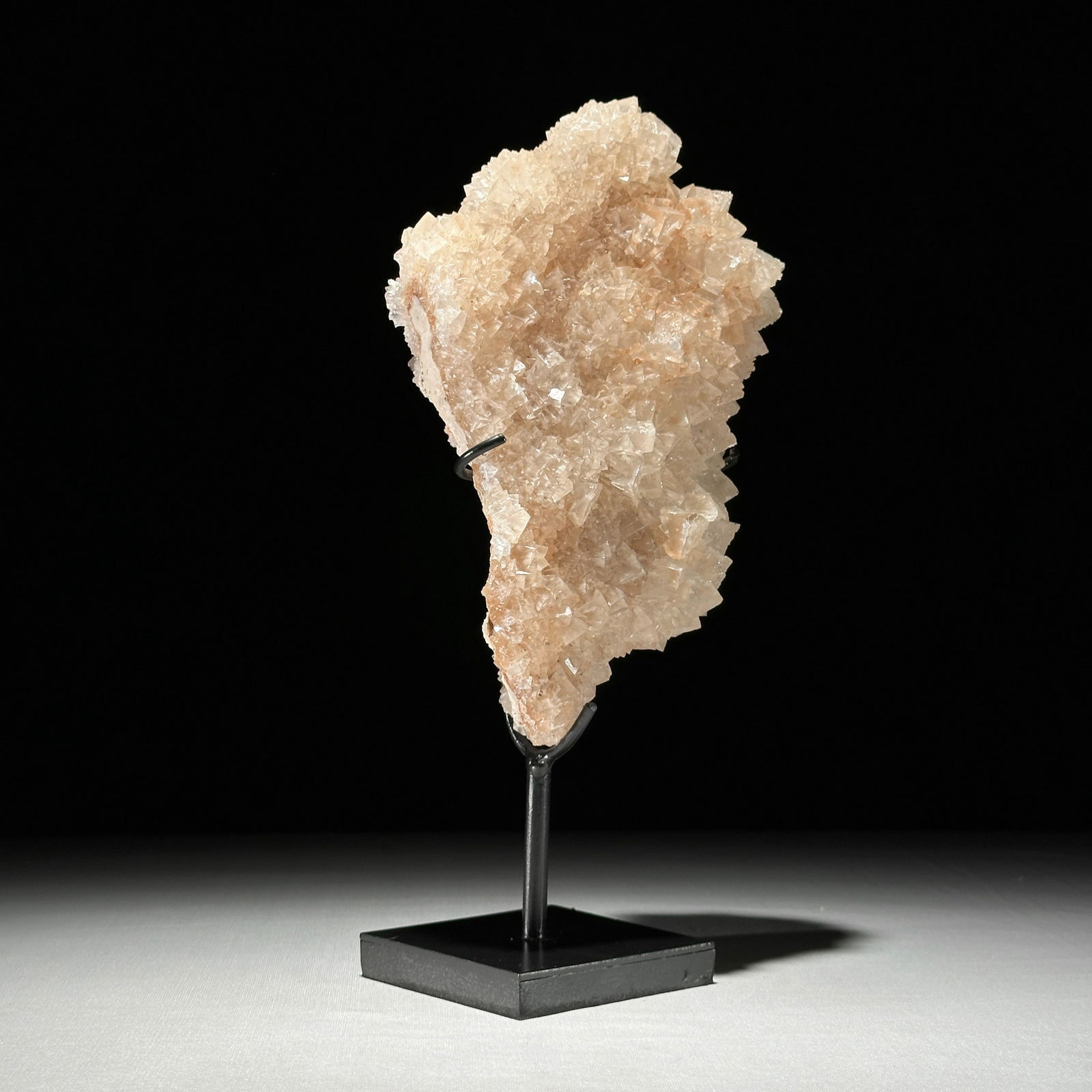 Stunning set of a crystalized Maligano Jasper heart and a calcite cube cluster with stands - 6