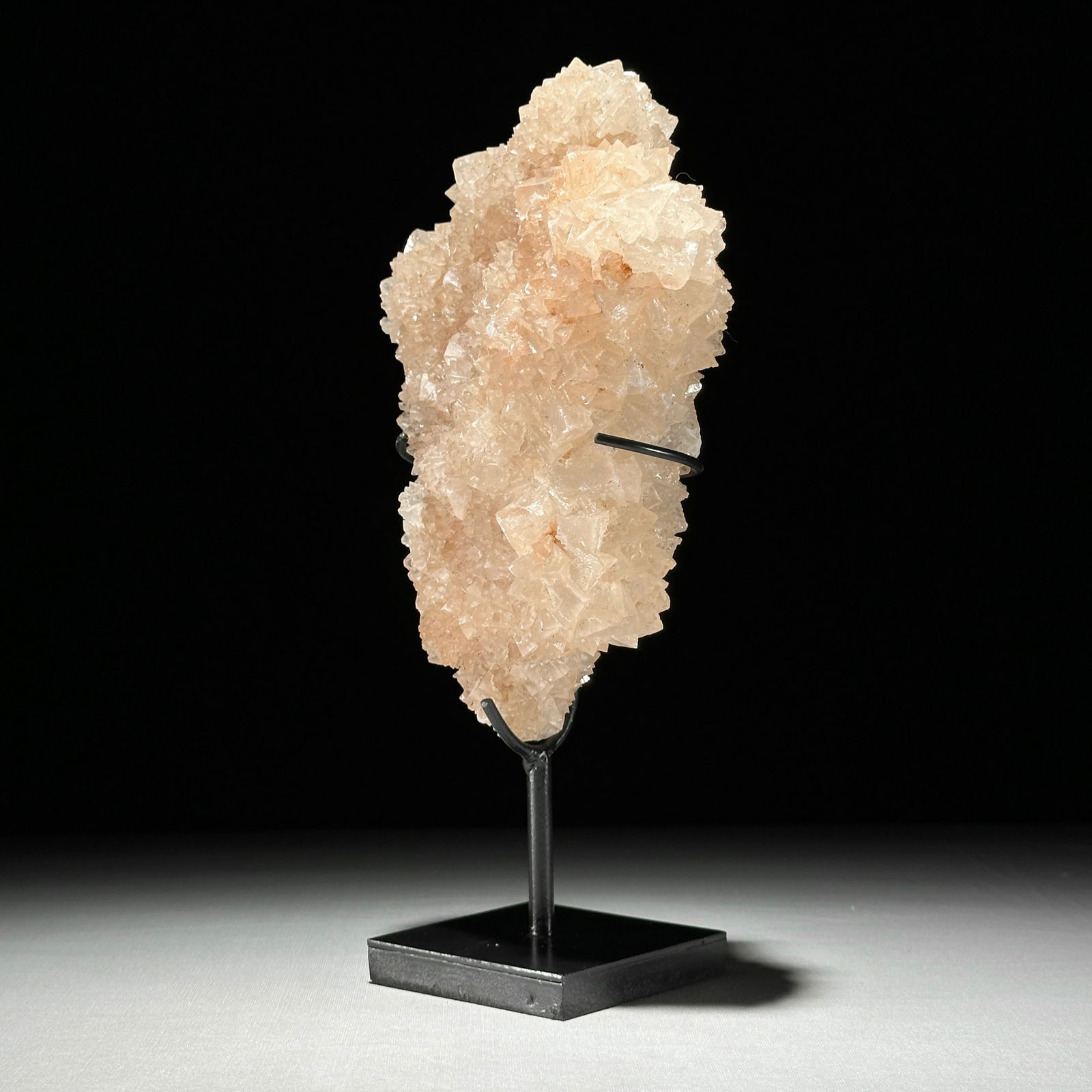 Stunning set of a crystalized Maligano Jasper heart and a calcite cube cluster with stands - 9