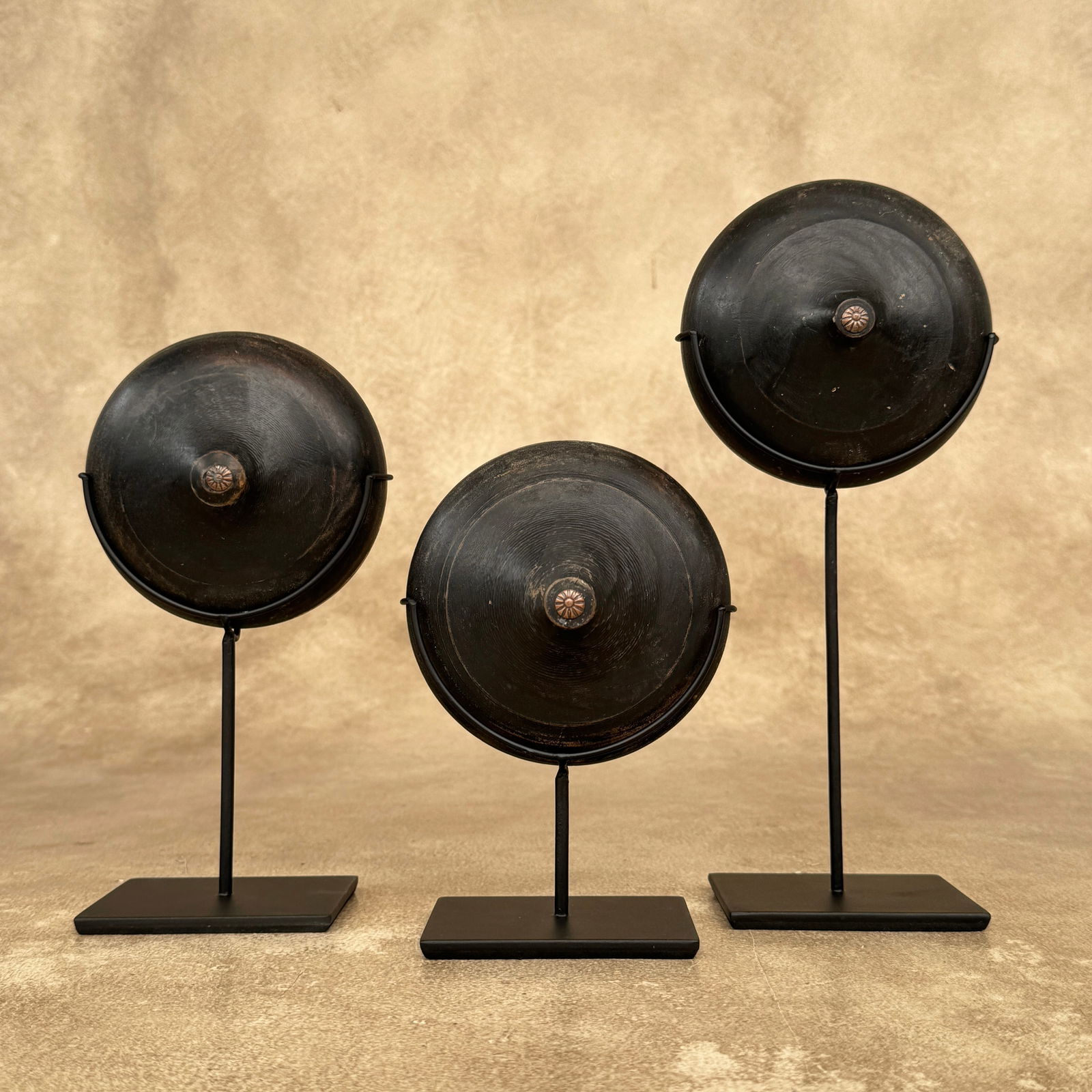 Beautiful set of 3 spinning tops with stands - Gasing - 9