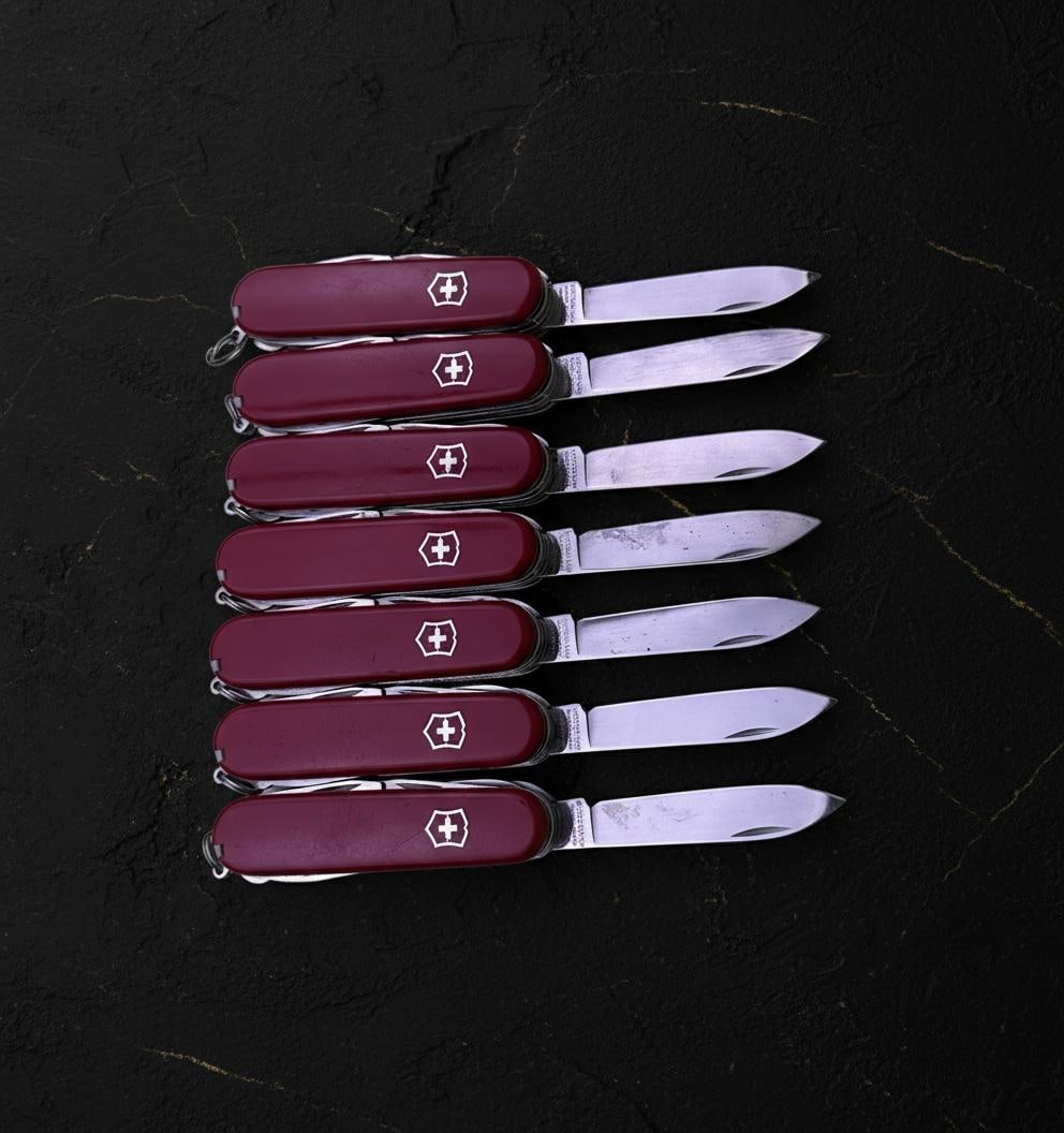 Red Victorinox Fieldmaster 91mm Swiss Army Multi Tool Folding Pocket Knife Used: Title:Red Victorinox Fieldmaster 91mm Swiss Army Multi Tool Folding Pocket Knife UsedDescription:This listing is for one randomly selected Victorinox Fieldmaster Swiss Army knife from the group shown