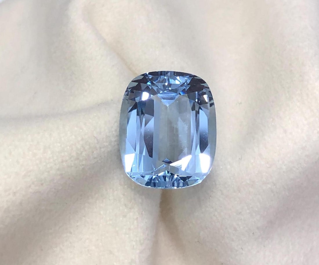 Santa Maria Aquamarine Gemstone: 10.60 CT Cushion Cut Beryl - 5
