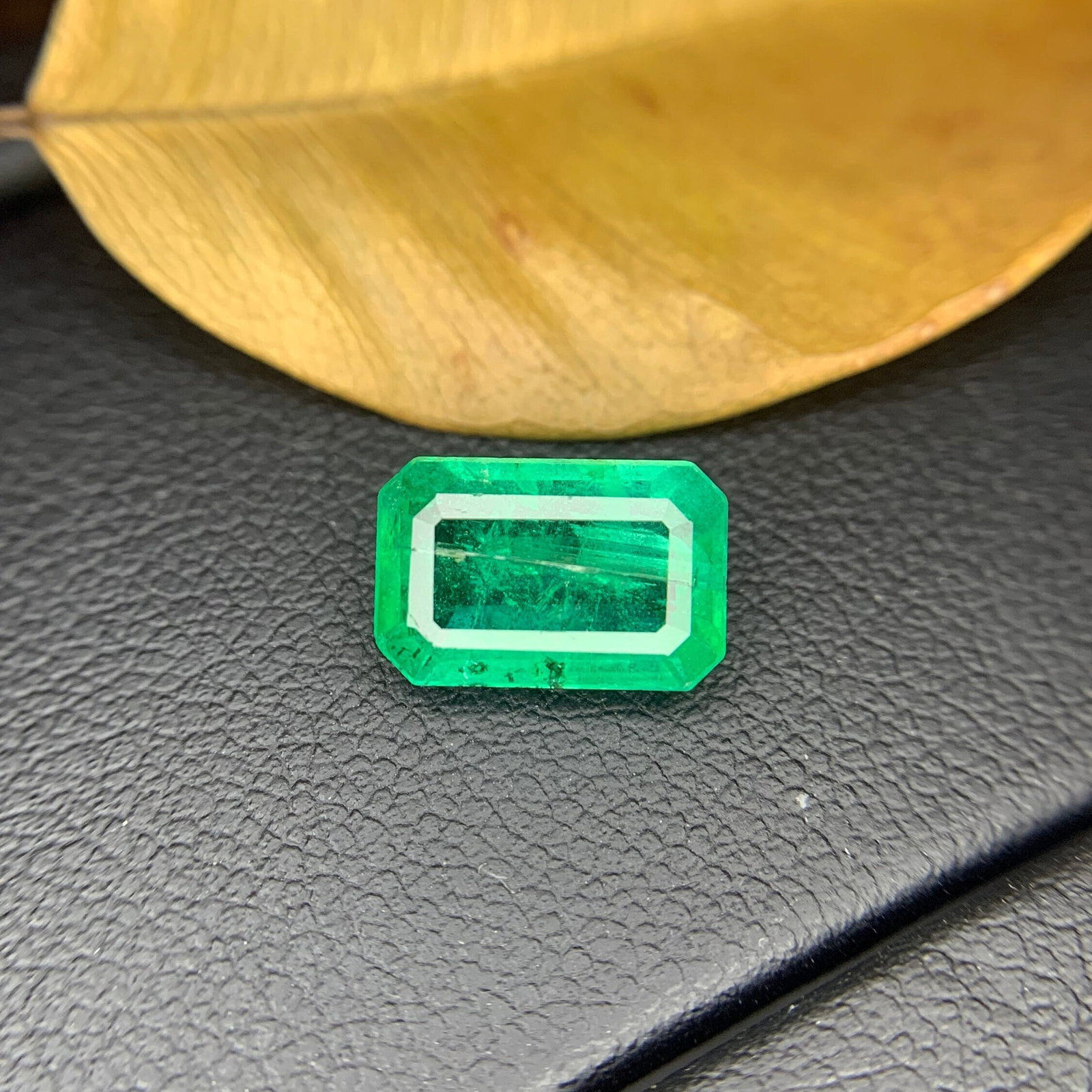Natural Zambian Emerald Gemstone: Faceted Cut Stone, 2.45 CT: Title: Natural Zambian Emerald Gemstone: Faceted Cut Stone, 2.45 CT Description: Materials: Gemstone: Emerald Carat weight: 2.45 ���������
