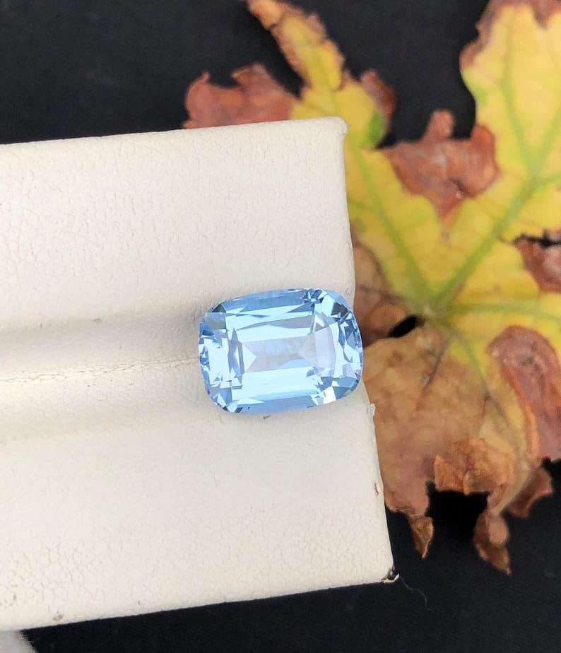 Blue Aquamarine Beryl Gemstone: 4.70 CT Cushion Cut Stone - 4