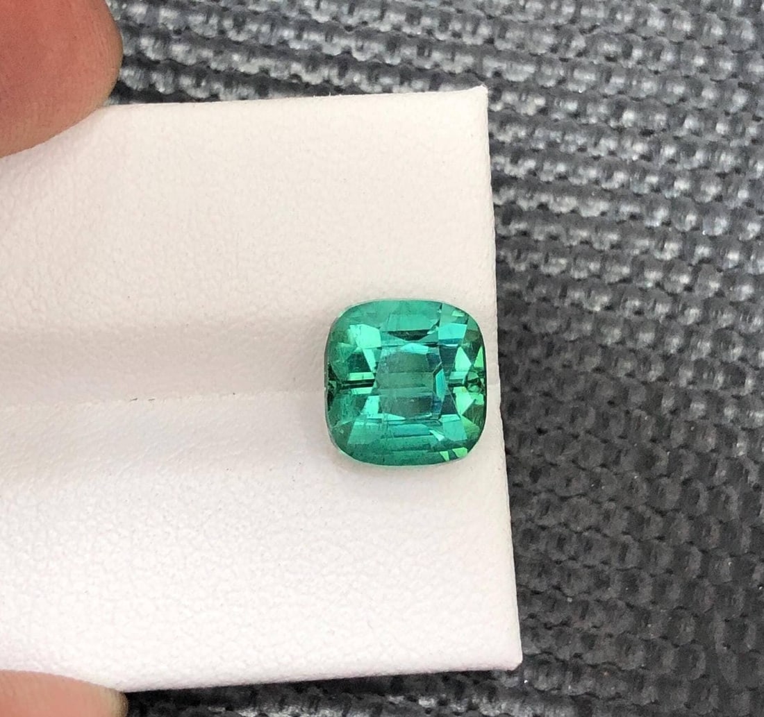 5.36 CT Faceted Blue Green Tourmaline Gemstone (1 of 9)