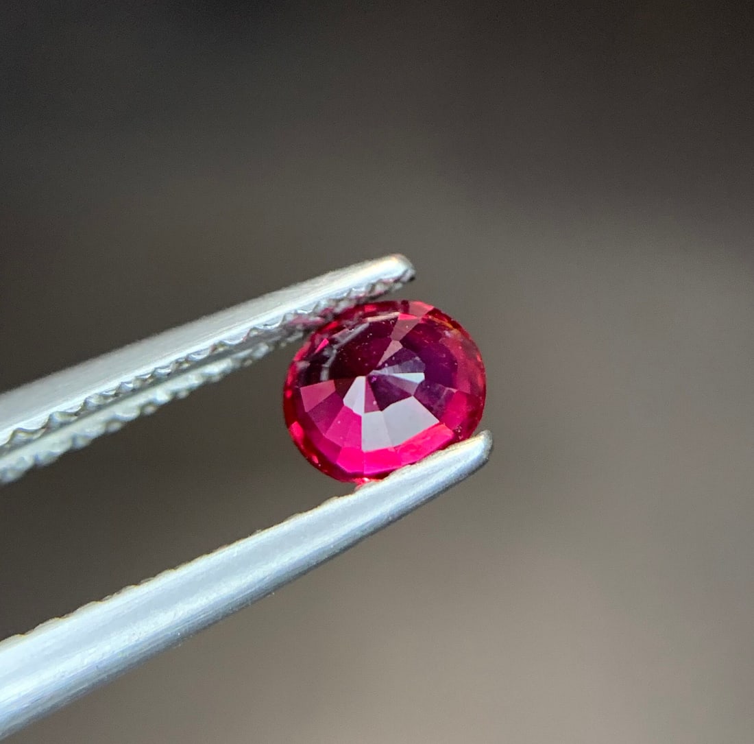 Reddish Ruby Loose Gemstone: 0.65 ct Oval Cut, Mozambique - 8