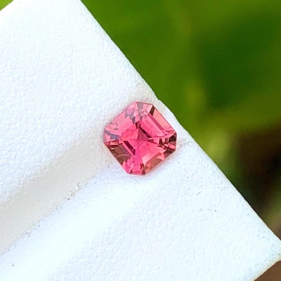 Jewelry Size Hot Pink Tourmaline Gemstone Asscher Cut From Afghanistan - 0.760 Ct: Title: Jewelry Size Hot Pink Tourmaline Gemstone Asscher Cut From Afghanistan - 0.760 Ct Description: Highlights Supplies for making crafts Materials: Gemstone: Tourmaline Carat weight: 0.760 �