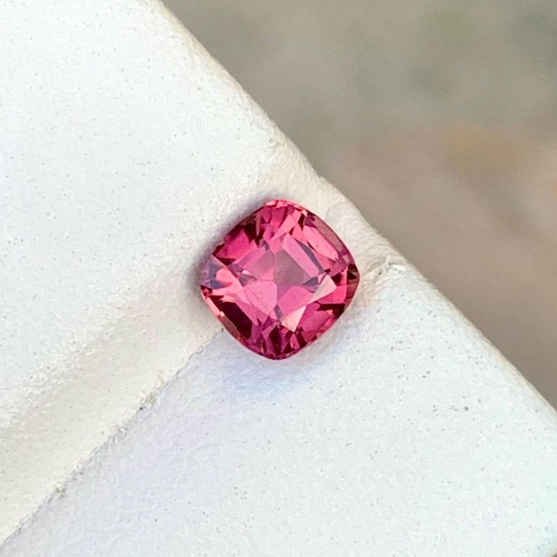 Hot Pink Tourmaline Gemstone Cushion Cut Jewellry Making - 0.910 Carat (1 of 6)