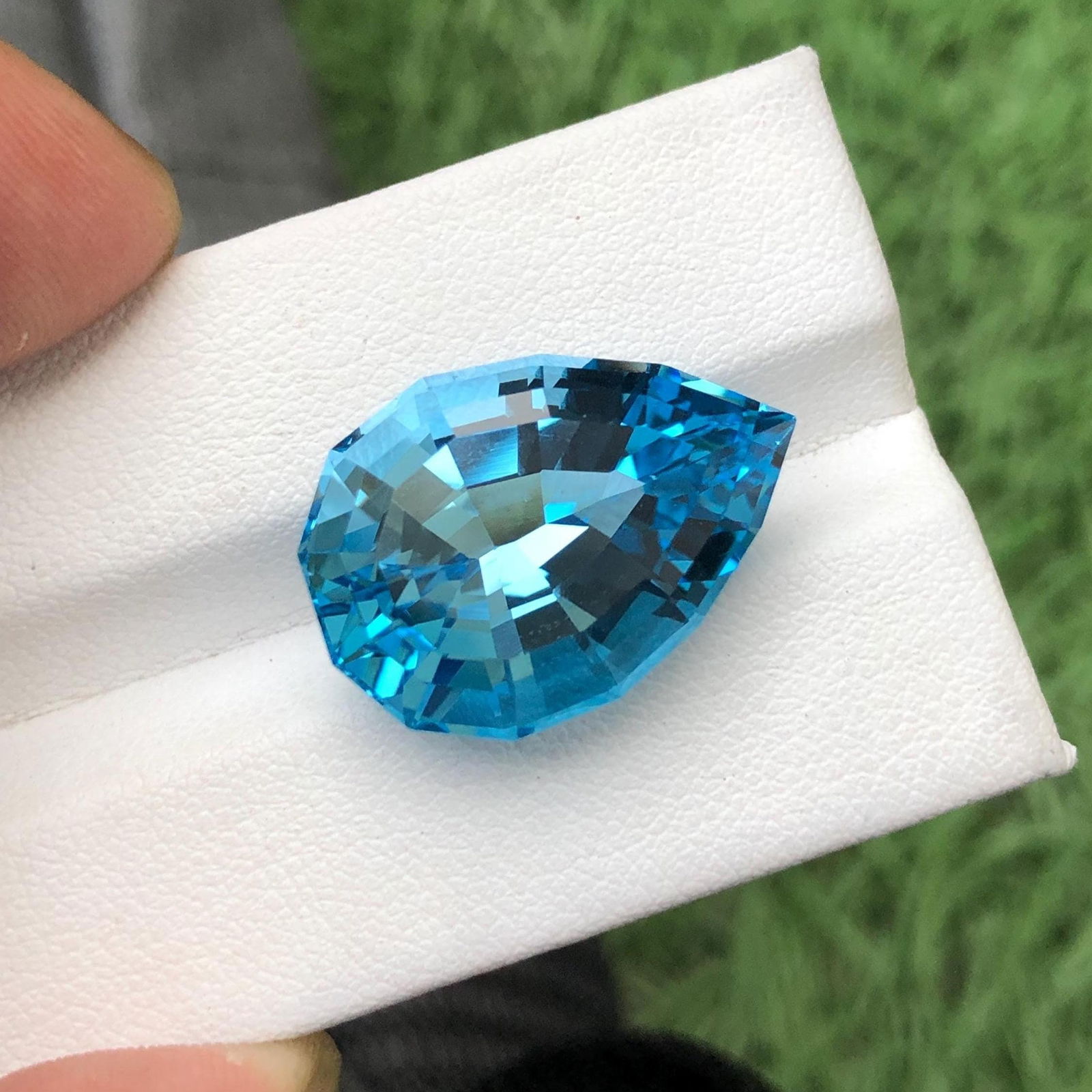 Pendant Size Pear Cut Swiss Blue Topaz Gemstone - 26.950 Carat - 3