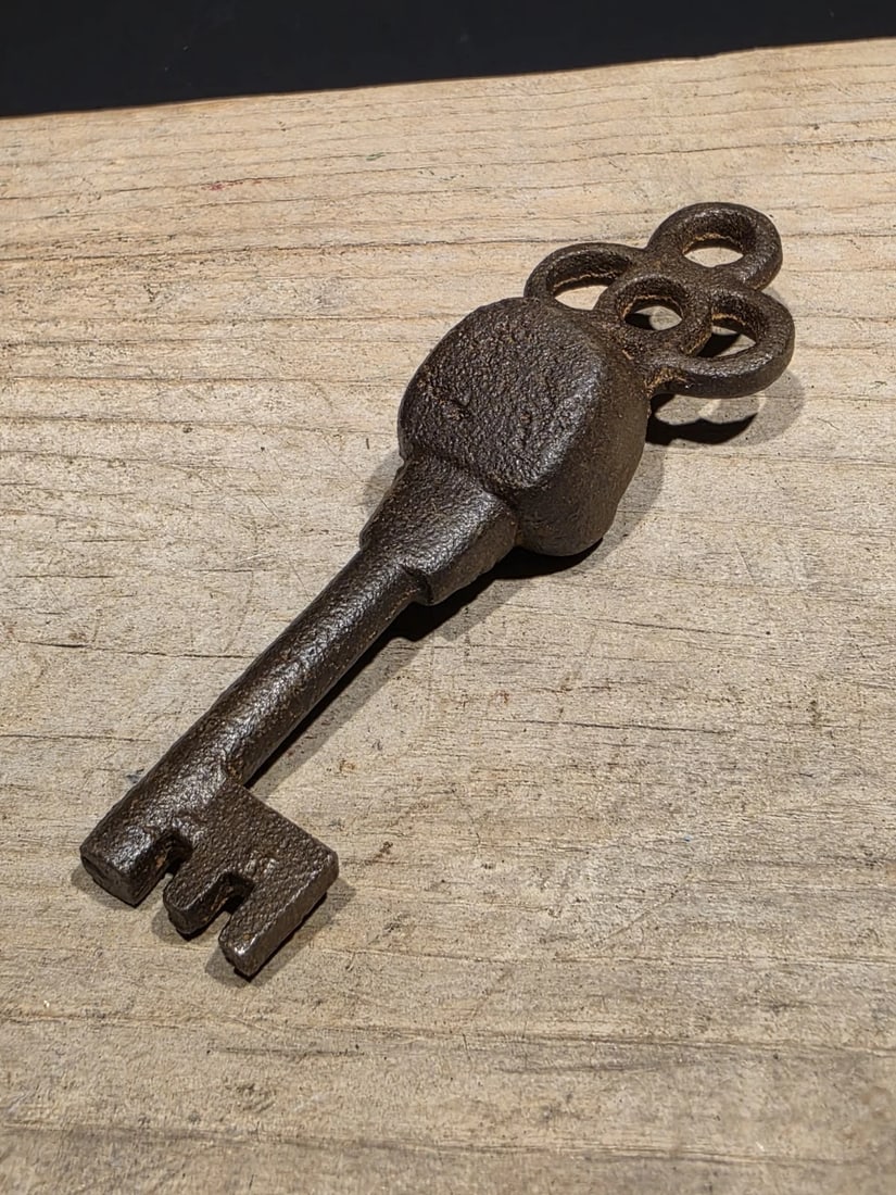 3 1/2" Iron Skeleton Key - 9