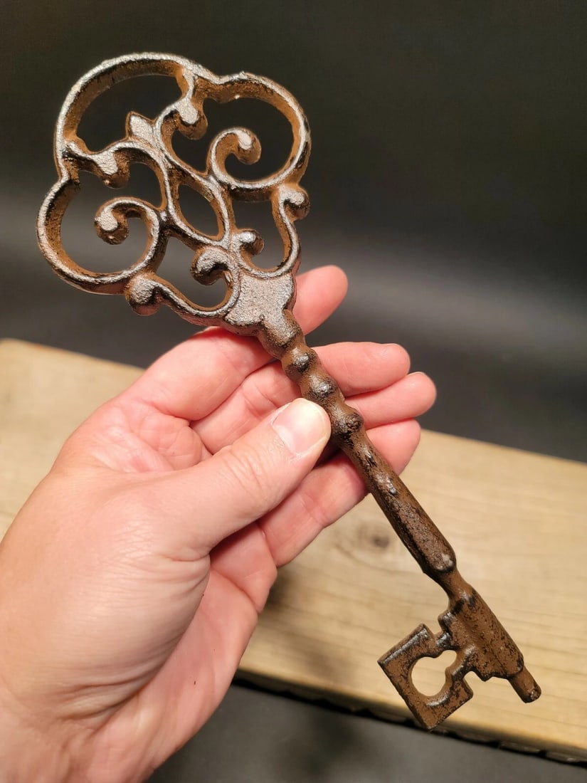 Cast Iron Large Ornate Skeleton Key - 11