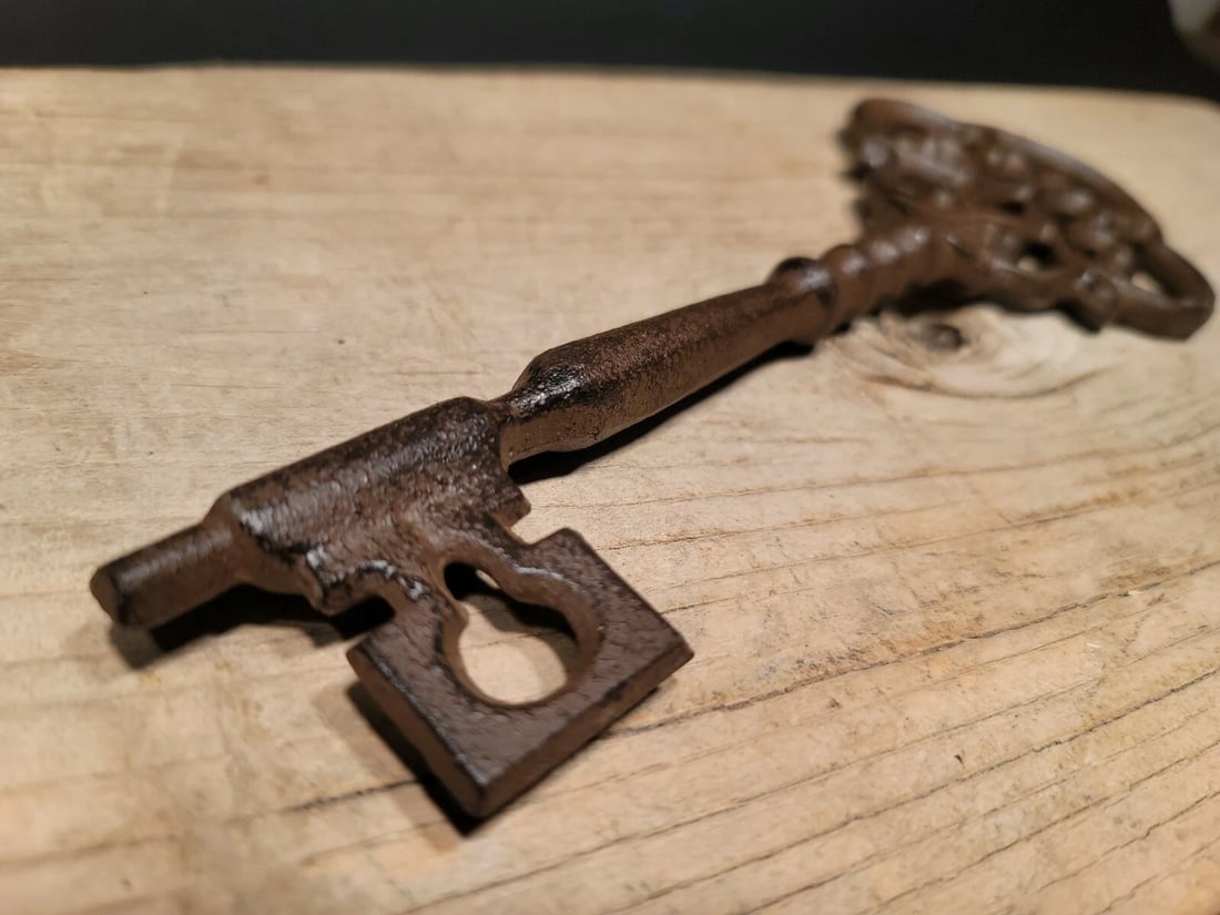 Cast Iron Large Ornate Skeleton Key - 7
