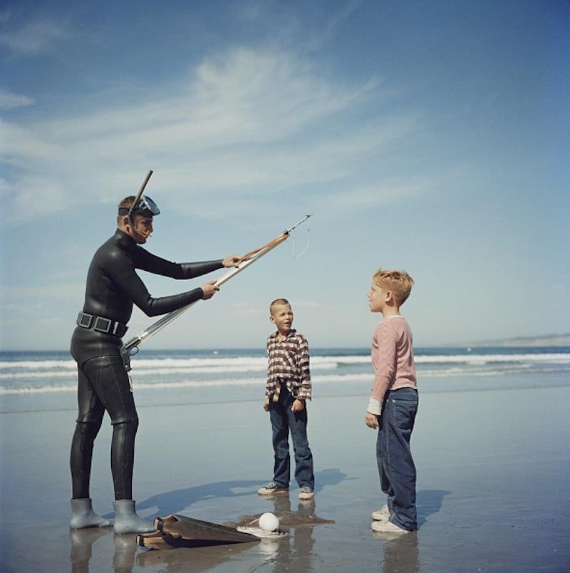 Slim Aarons Official Estate Print - Spear Fishing In San Diego: 1956 (Printed later) - 7