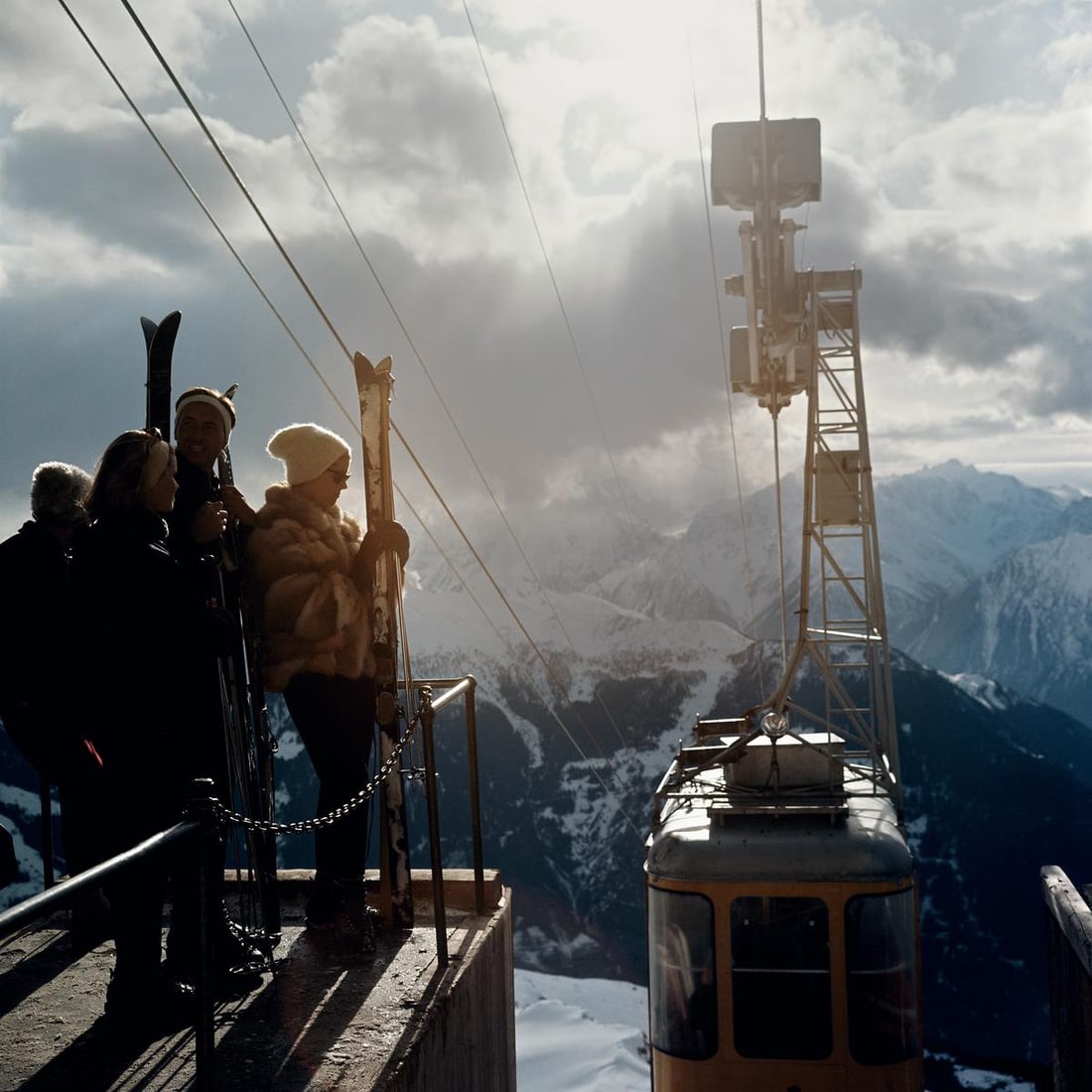 Slim Aarons Official Estate Print - Alpine Skiing - Oversize: 1964 (Printed later) - 7