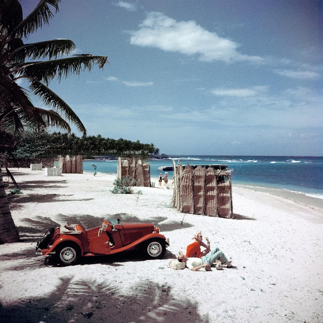 Slim Aarons 'John Rawlings' 1950 Official Limited Estate Edition: 1950 (printed later): Title: Slim Aarons 'John Rawlings' 1950 Official Limited Estate Edition: 1950 (printed later) Description: John Rawlings' 1950, Fashion photographer John Rawlings (1912 – 1970) on the beach at M