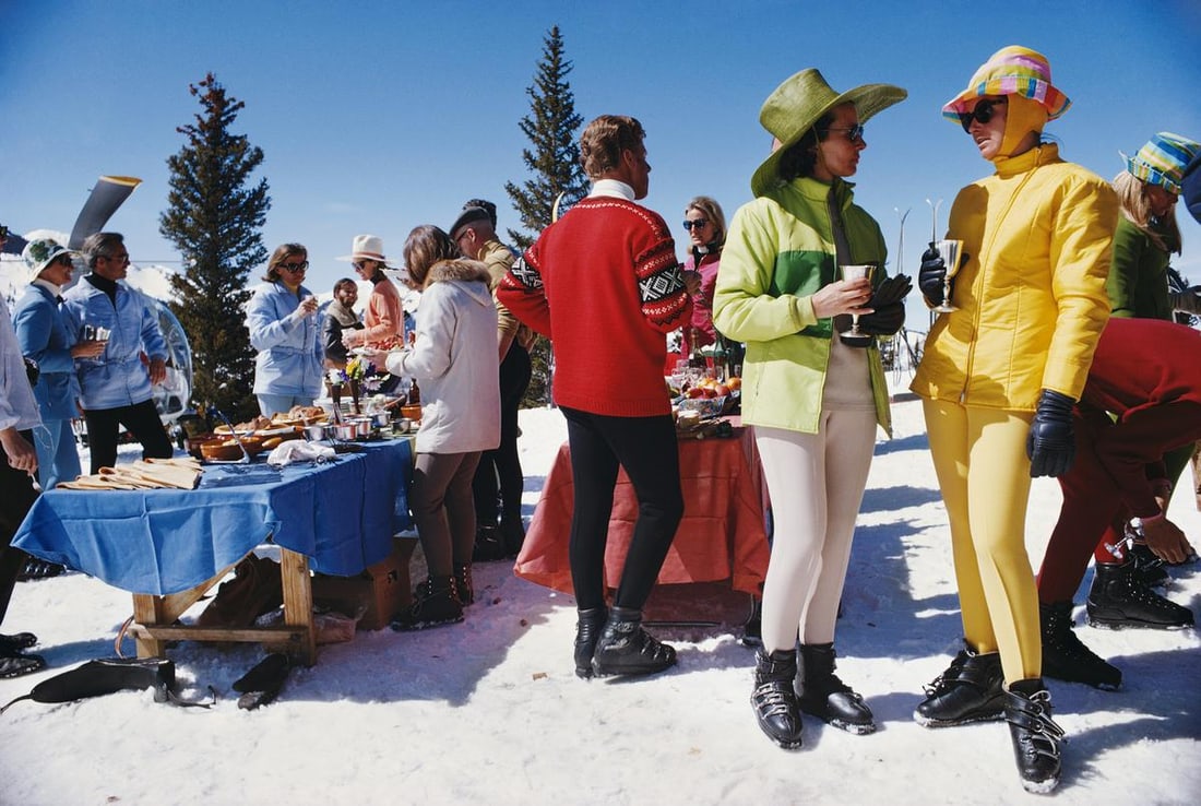 Slim Aarons 'Snowmass Gathering' 1968 Official Limited Estate Edition: 1968 (printed later) - 18