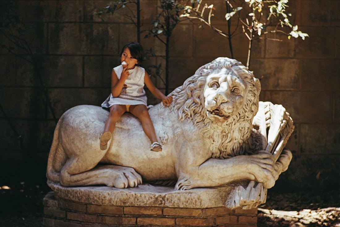 Slim Aarons 'Villa Borghese Lion' 1970 Official Limited Estate Edition: 1970 (Printed Later) - 7