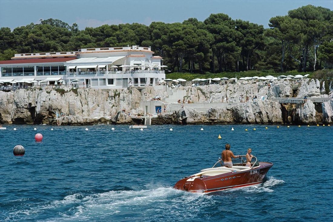 Slim Aarons 'Hotel Du Cap-Eden-Roc' 1969 Official Limited Estate Edition: 1969 (Printed Later) - 7