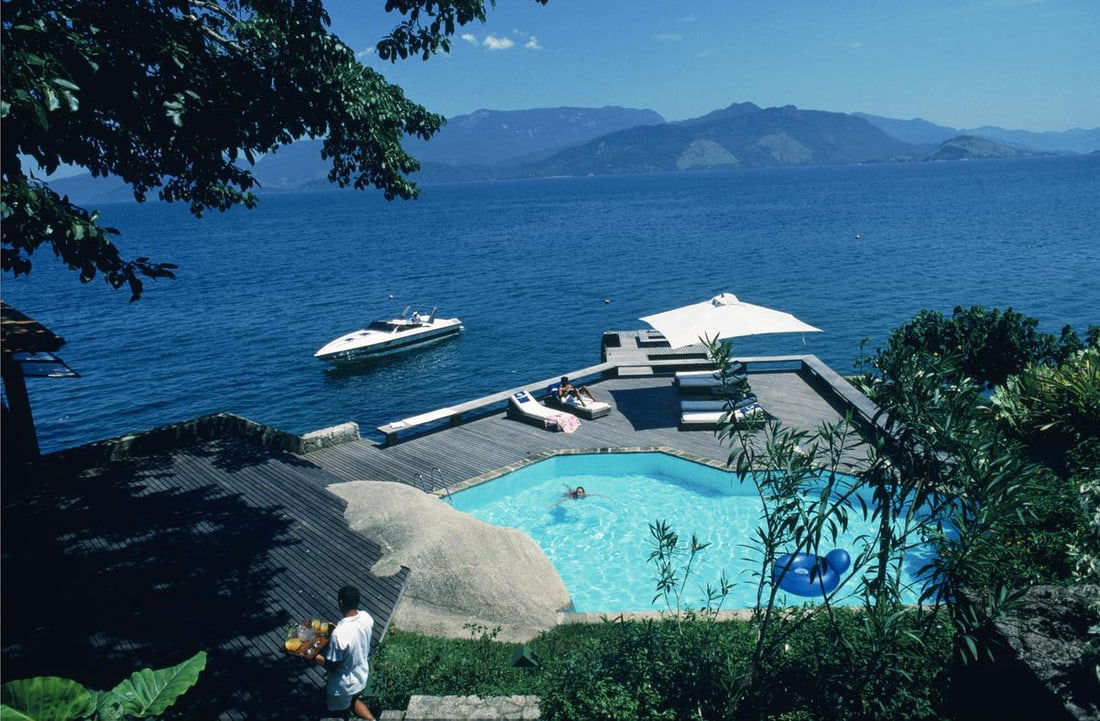 Slim Aarons 'Pool By The Sea' 1985 Official Limited Estate Edition: 1985 (Printed Later) - 7