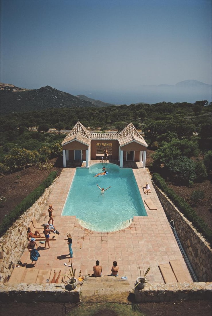 Slim Aarons 'Pool At El Cuarton' 1971 Official Limited Estate Edition: 1971 (Printed Later) - 7