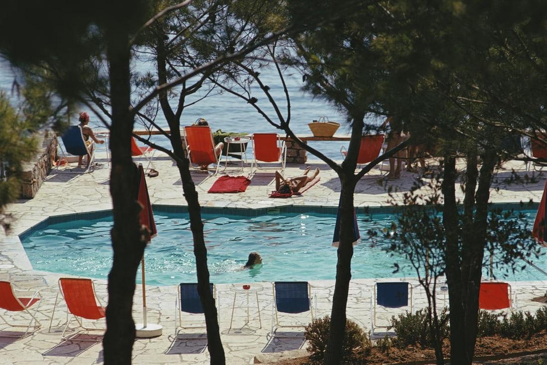 Slim Aarons 'Hotel Il Pellicano' 1973 Official Limited Estate Edition: 1973 (Printed Later) - 7