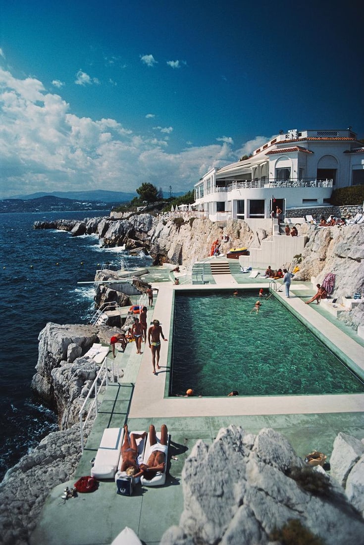 Slim Aarons 'Hotel du Cap Eden-Roc' 1976 Official Limited Estate Edition: 1976 (printed later) - 7