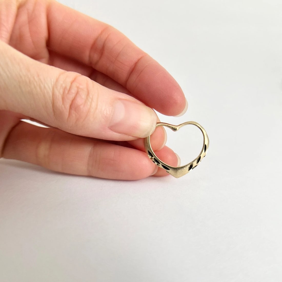 Vintage 1980's Open Heart Charm Necklace Pendant 14K Yellow Gold, .95 Grams - 3