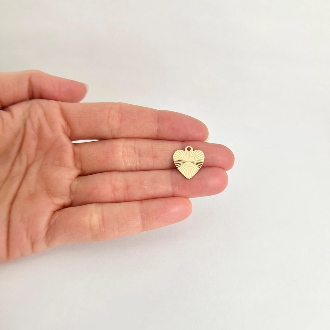 Vintage 1950's Fluted Engine-Turned Heart Charm Pendant 14K Yellow Gold, .94 Gr - 2