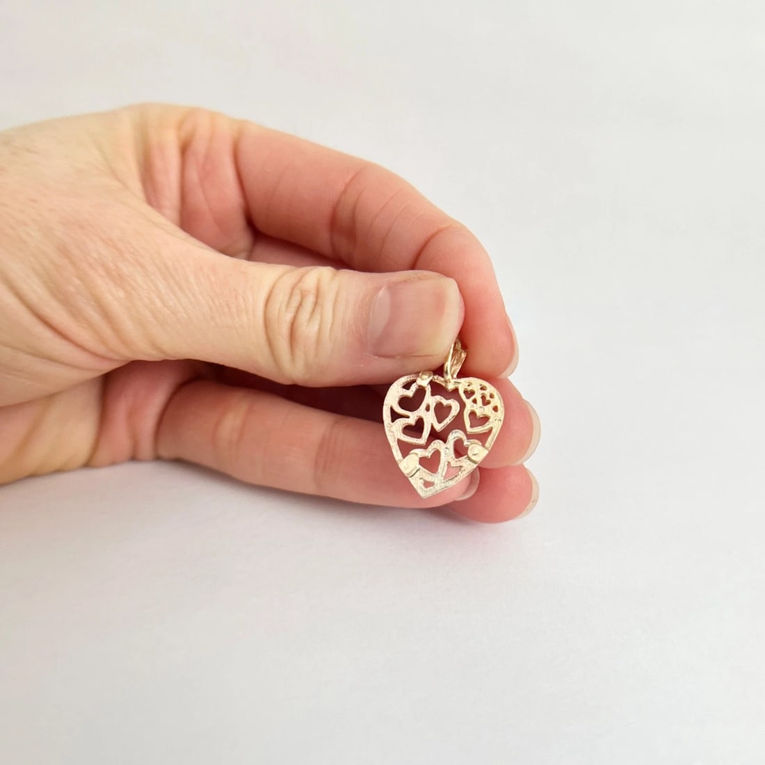 Vintage Tri-Color Heart Charm Necklace Pendant 14K Yellow Rose Gold, 1.30 Grams - 3