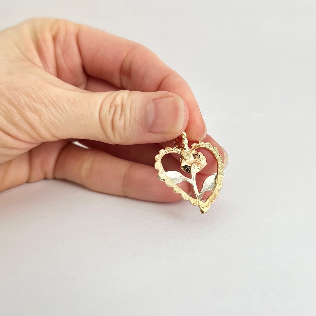 Vintage Rose Flower Heart Charm Necklace Pendant 14K Yellow Gold, 2.95 Grams - 4