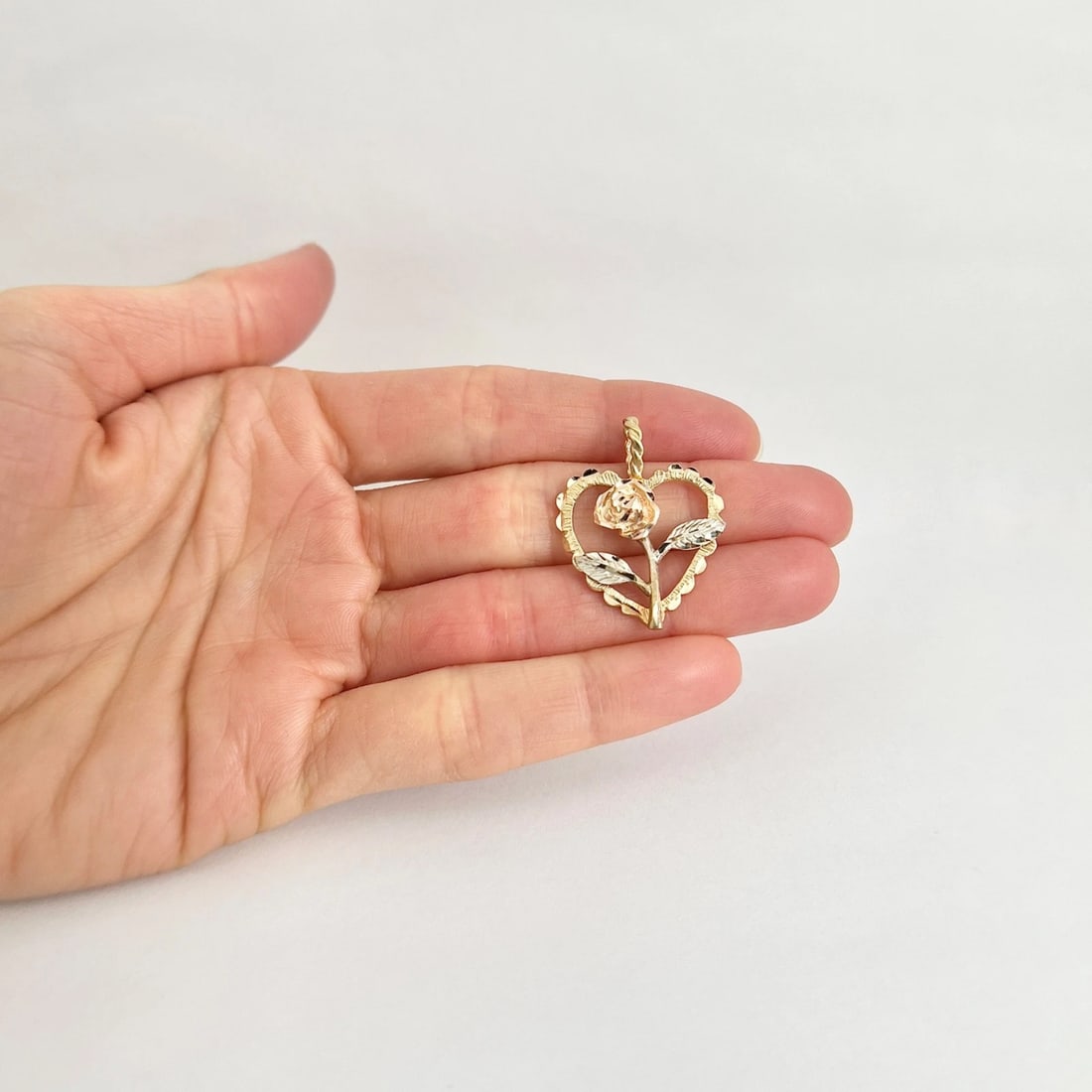 Vintage Rose Flower Heart Charm Necklace Pendant 14K Yellow Gold, 2.95 Grams - 5